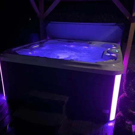 Rose At Hilltop Hideaway بيت للعطل Barnesmore